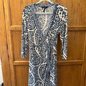 BCBGMAXAZRIA Paisley V-Neck Wrap Dress – Size Large